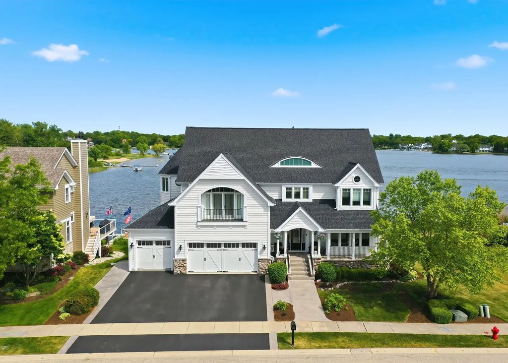 820 Peninsula Drive, Wauconda