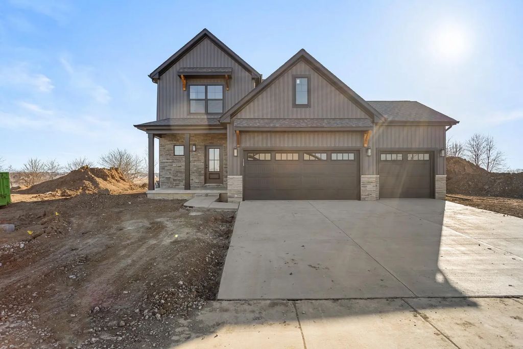 201 Collins Drive, Mahomet