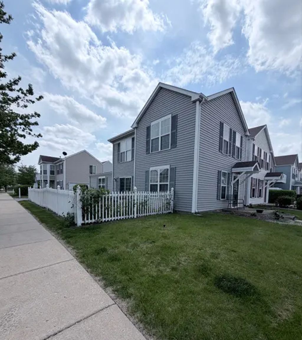 1572 Victoria Park Circle, Aurora