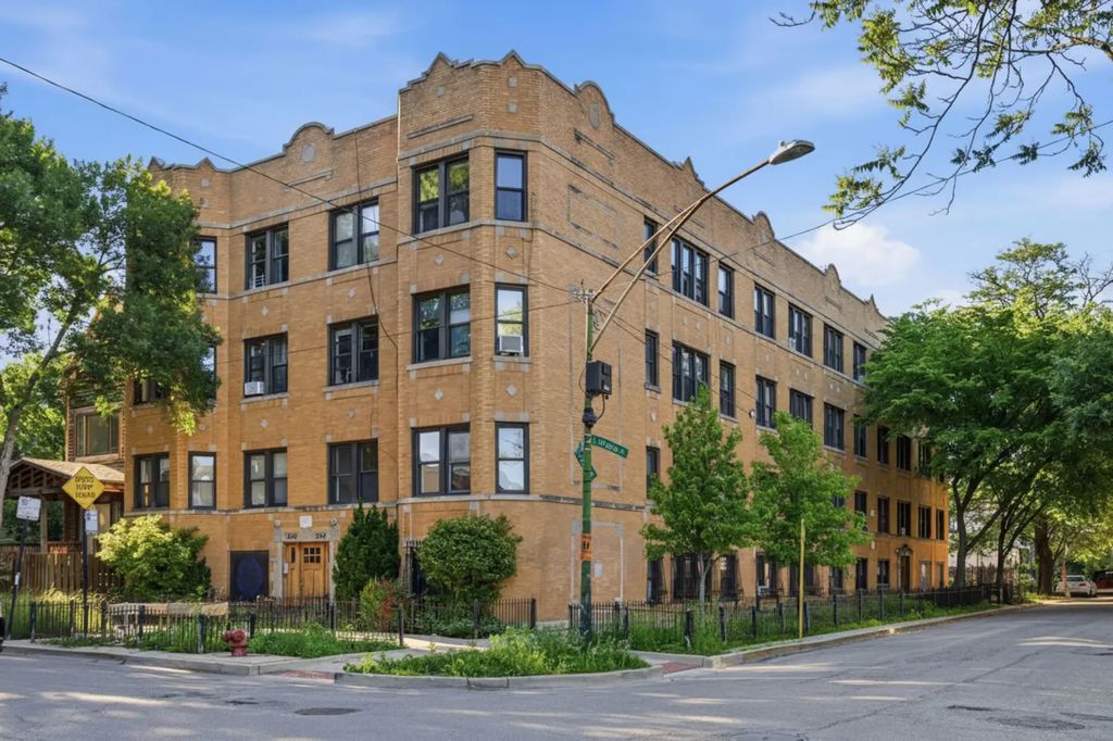 1904 N Drake Avenue 1a, Chicago, 60647