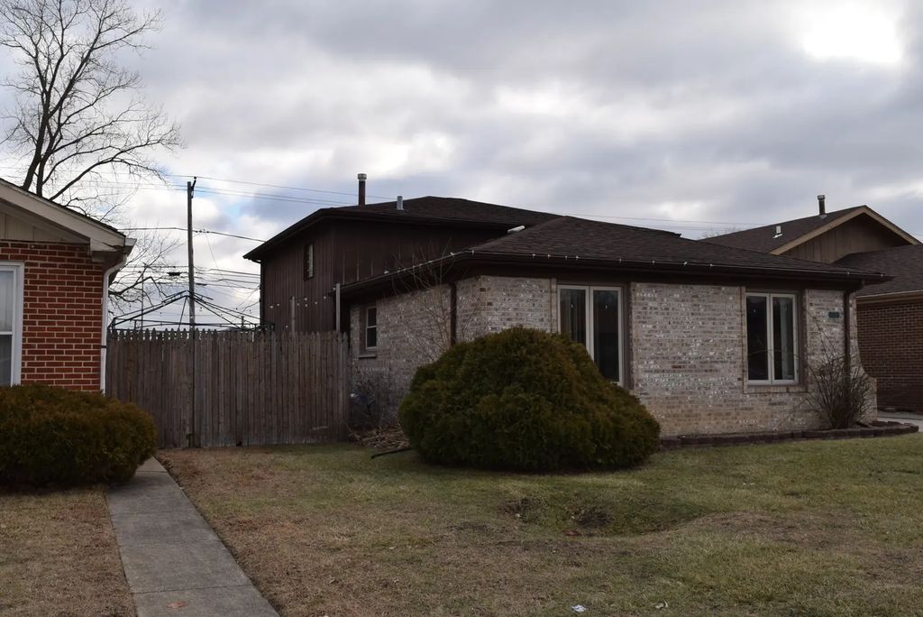 431 Hoxie Avenue, Calumet City