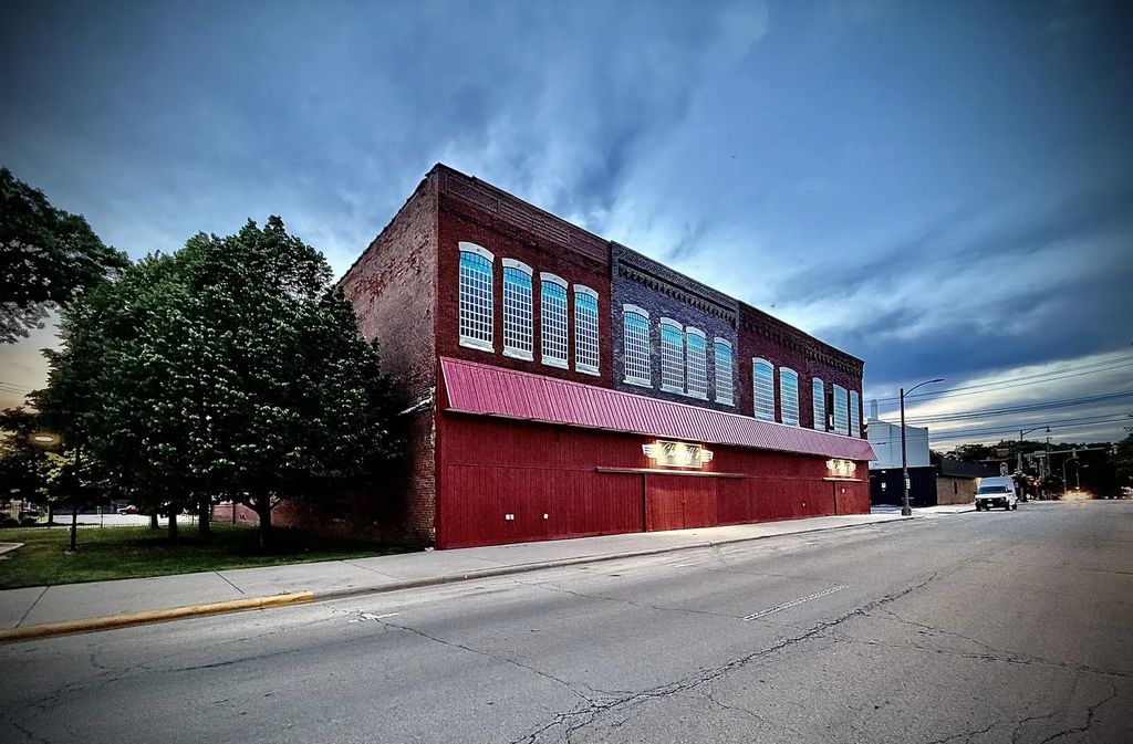 120 S Monroe Street, Streator
