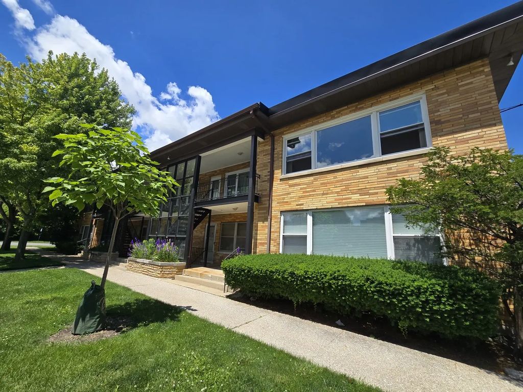 1301 N Harlem Avenue 10, Oak Park