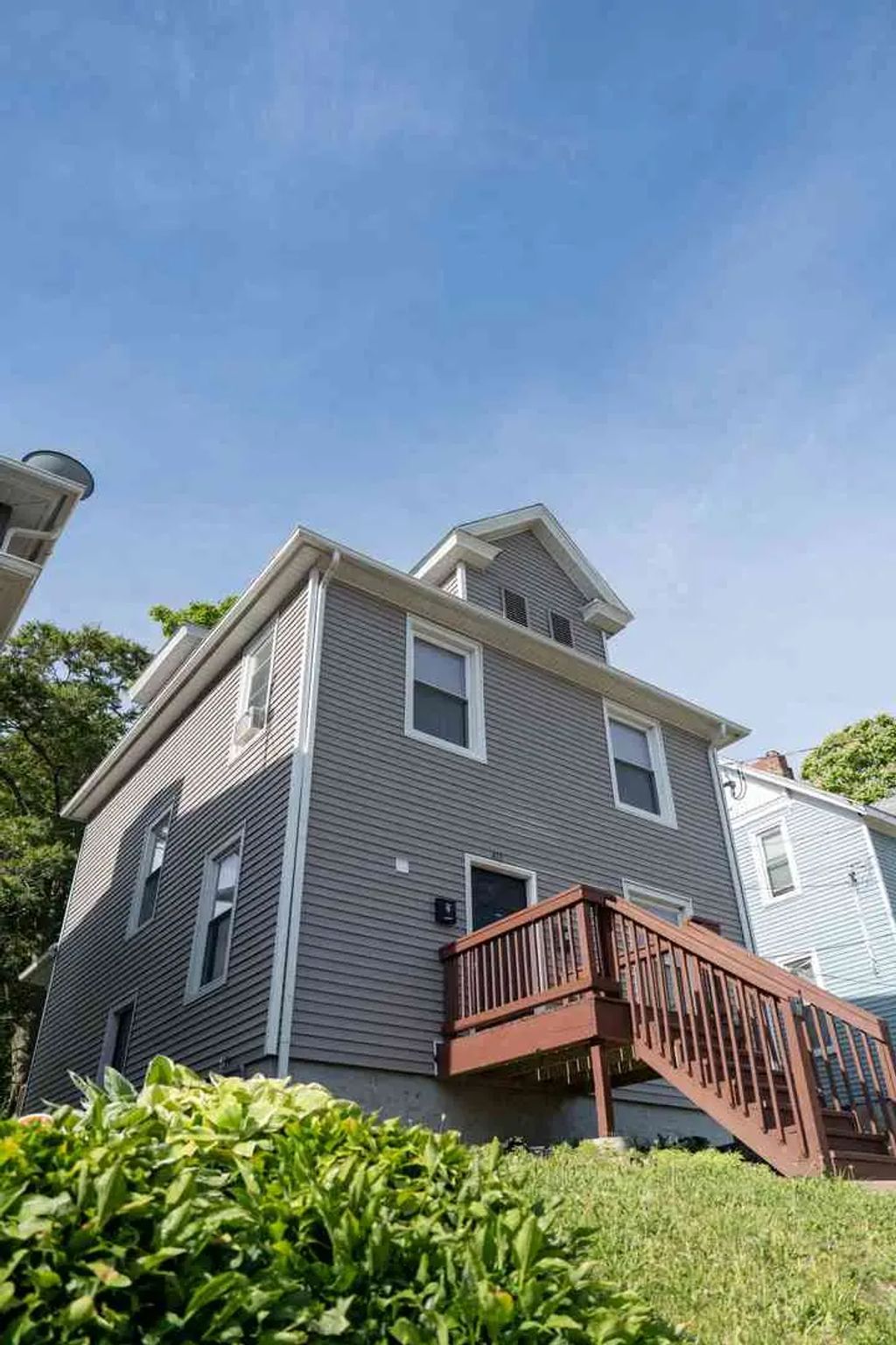 411 E 8th Street, Davenport