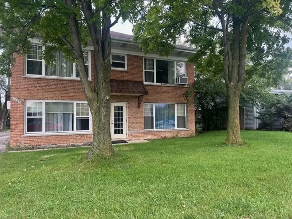 1407 Roosevelt Road B, Wheaton