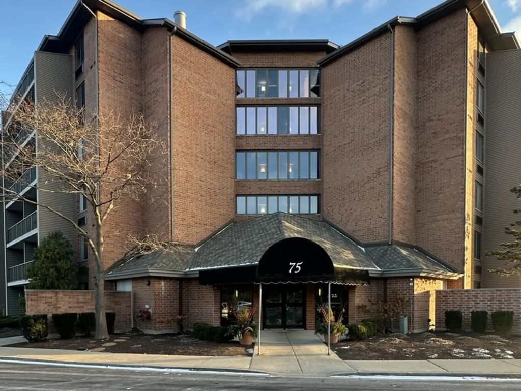 75 Kristin Circle 613, Schaumburg