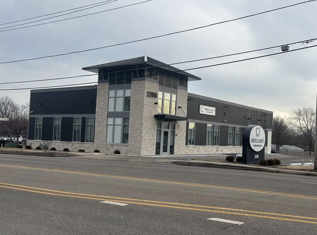 1200 N Milwaukee Avenue B, Libertyville