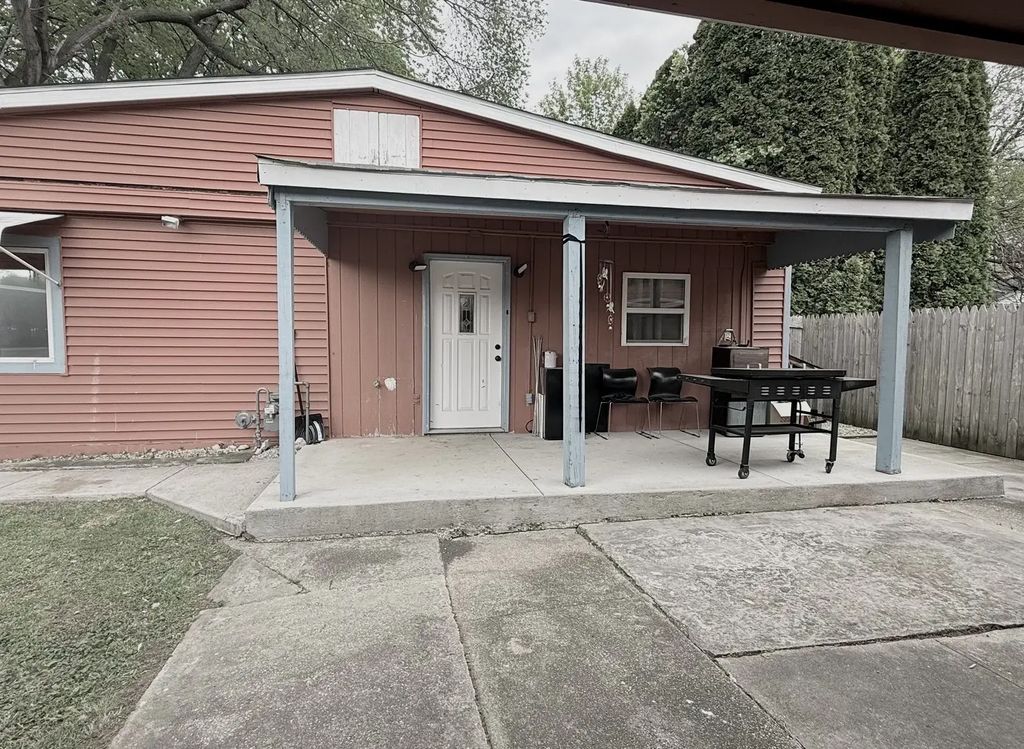 42 Rushmore Road, Fox Lake