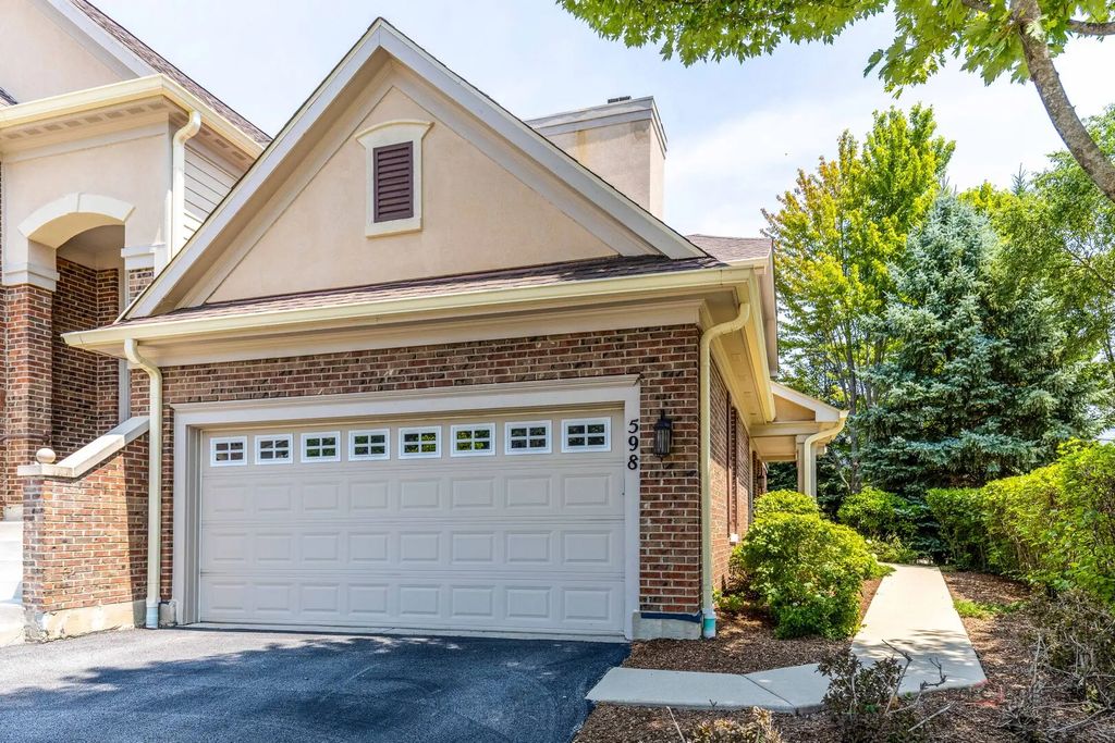 598 Harvey Lake Drive, Vernon Hills