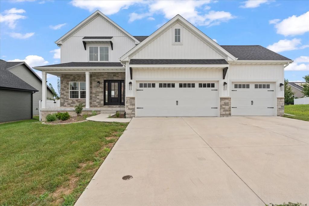 706 Isabella Drive, Mahomet
