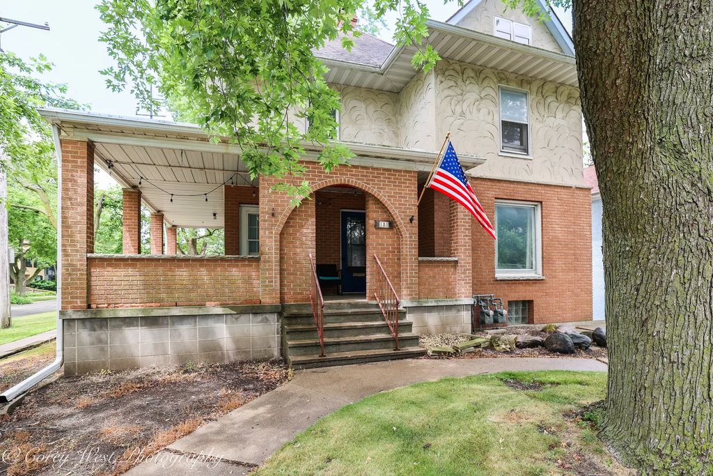 131 S 7th Street, DeKalb