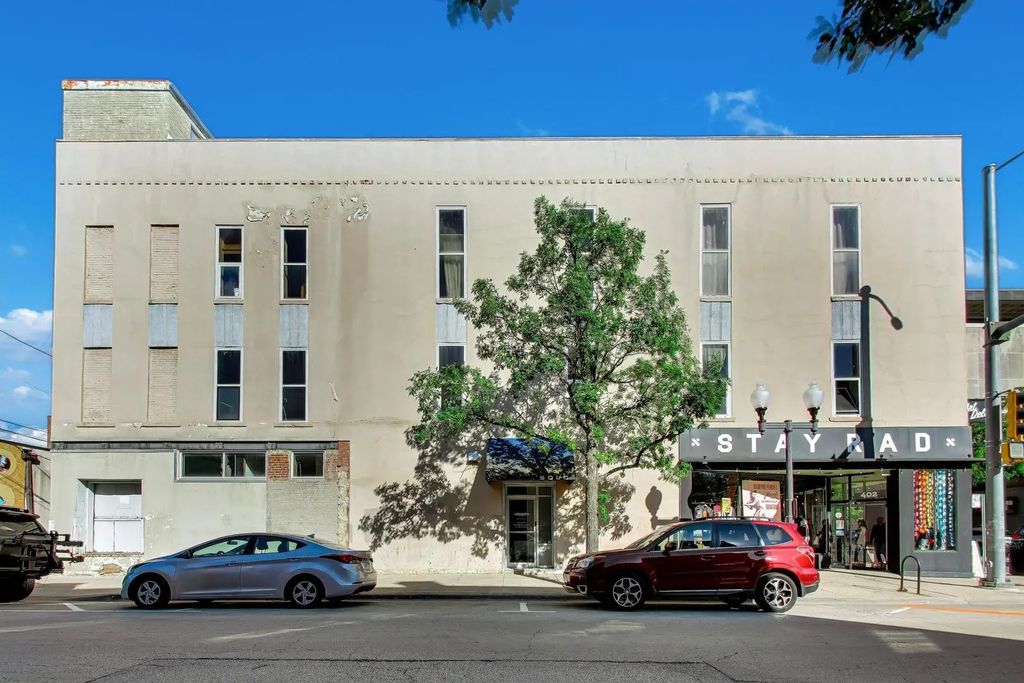 402 E State Street, Rockford