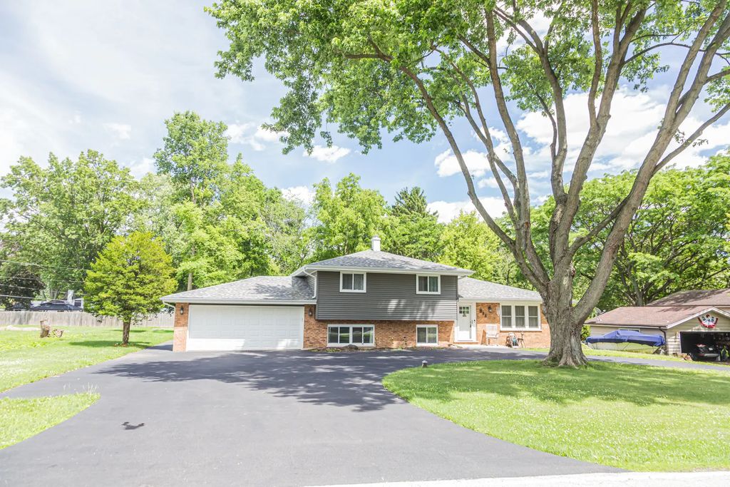 4n211 Avard Road, West Chicago