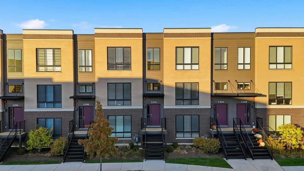 1300 Catalina Court, Schaumburg
