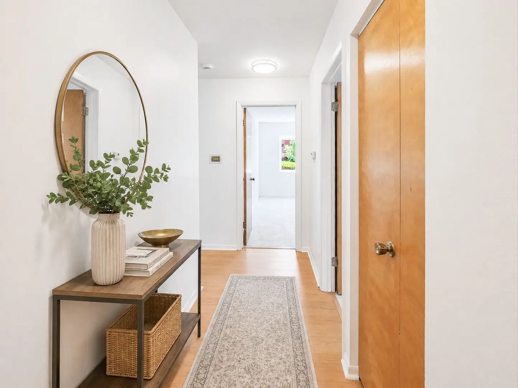 1025 S Fernandez Avenue 1s, Arlington Heights