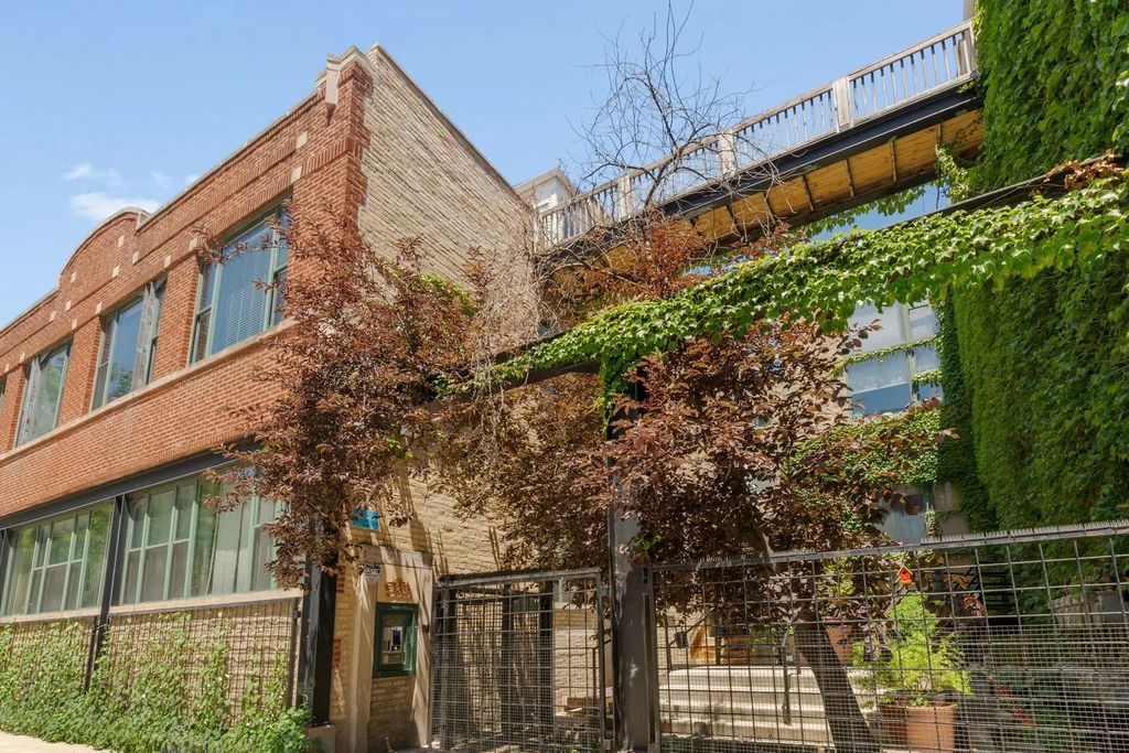 2943 N Lincoln Avenue 204, Chicago