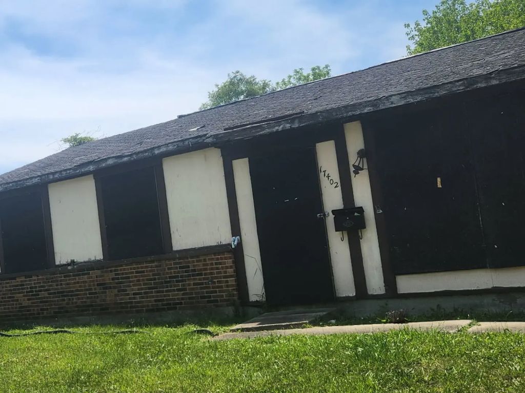 17402 Appletree Drive, Hazel Crest