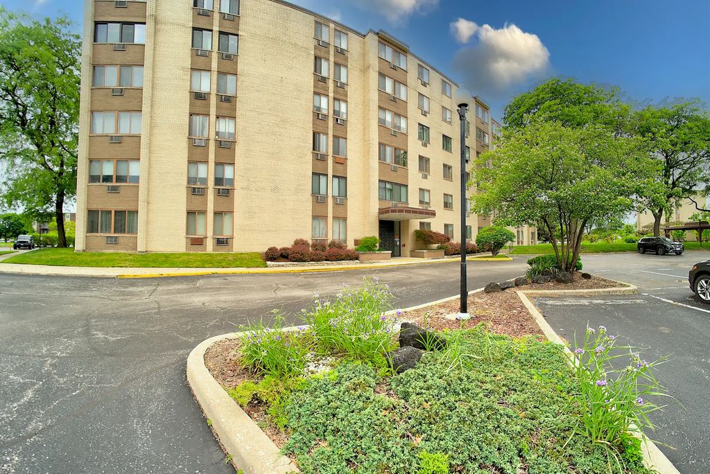 9740 S Pulaski Road 105, Oak Lawn