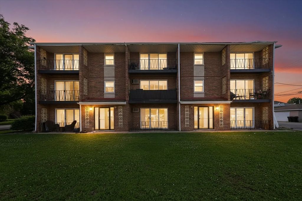 6436 W 64th Place C2, Chicago, 60638
