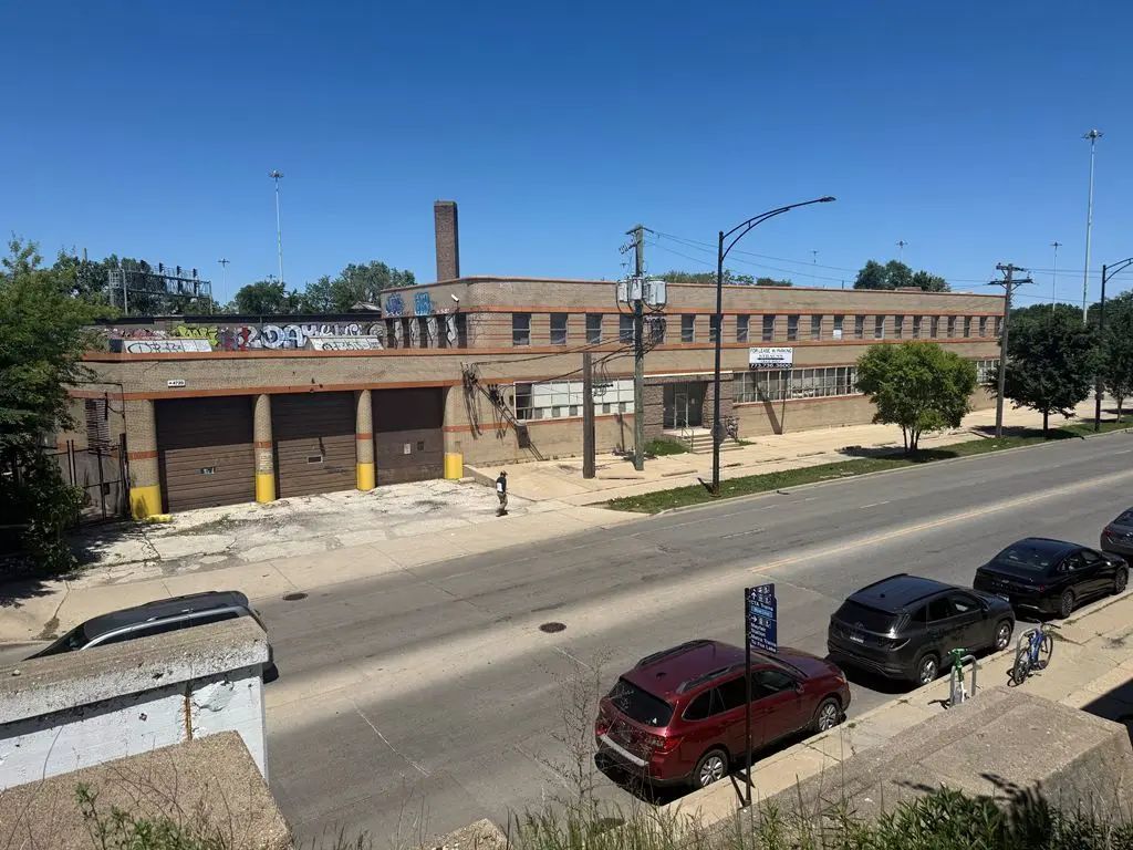 4700 W Montrose Avenue, Chicago