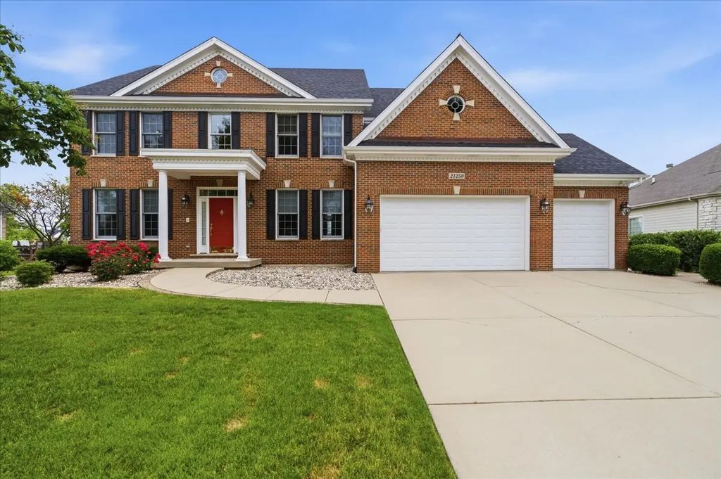 21250 S Redwood Lane, Shorewood