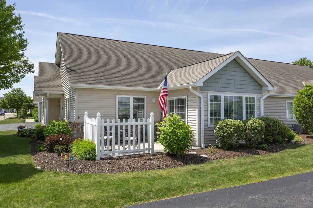 2035 Somerset Lane 2035, Sycamore