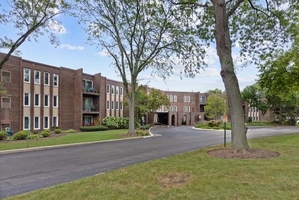 1430 Sandstone Drive 115, Wheeling