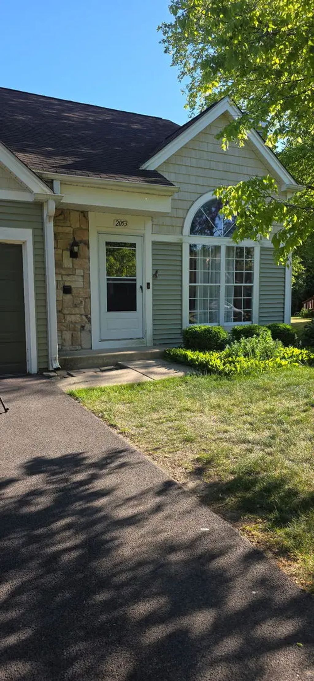 2053 Teton Parkway, Algonquin
