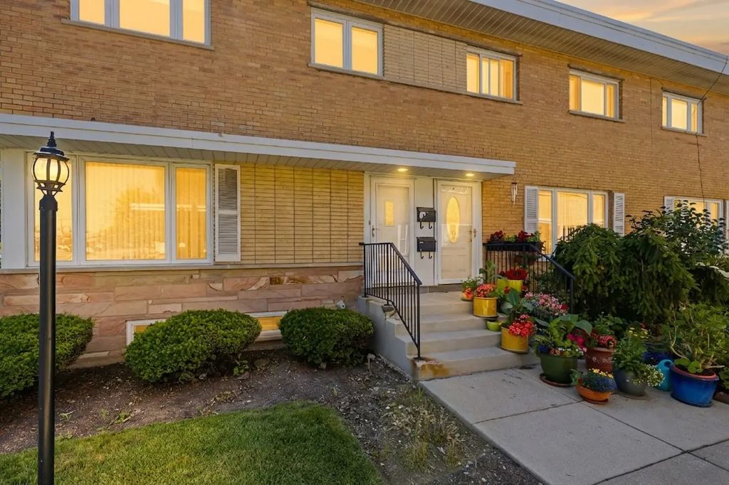 7862 W Lawrence Avenue A, Norridge