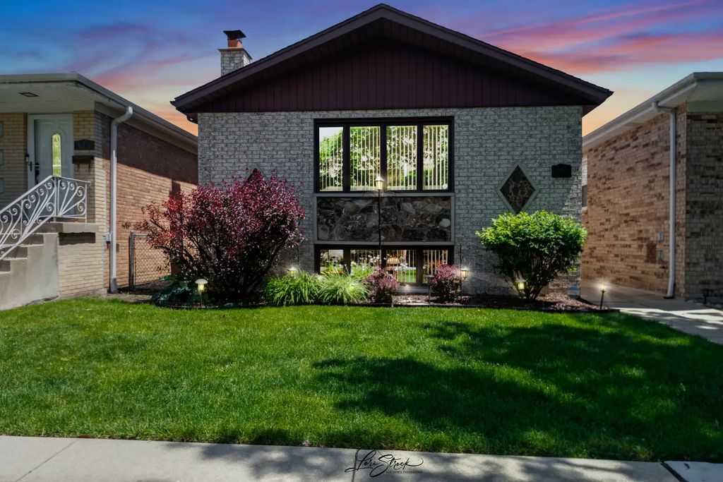 4563 N Merrimac Avenue, Chicago, 60630