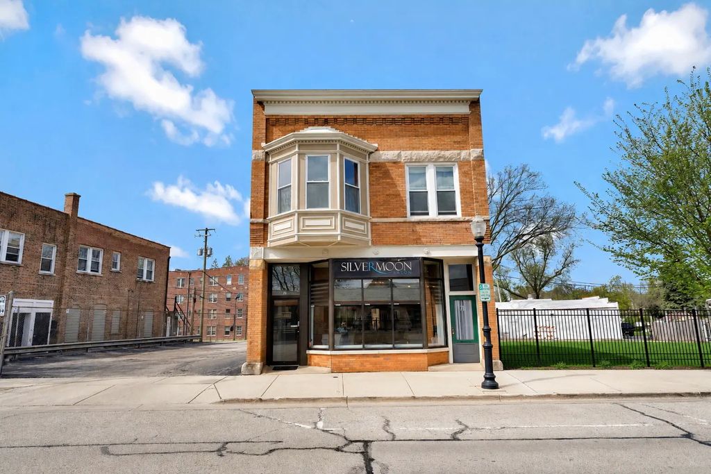 711 W Hillgrove Avenue, La Grange