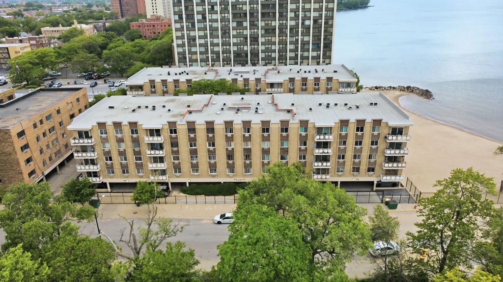 2772 E 75th Street 2gs, Chicago