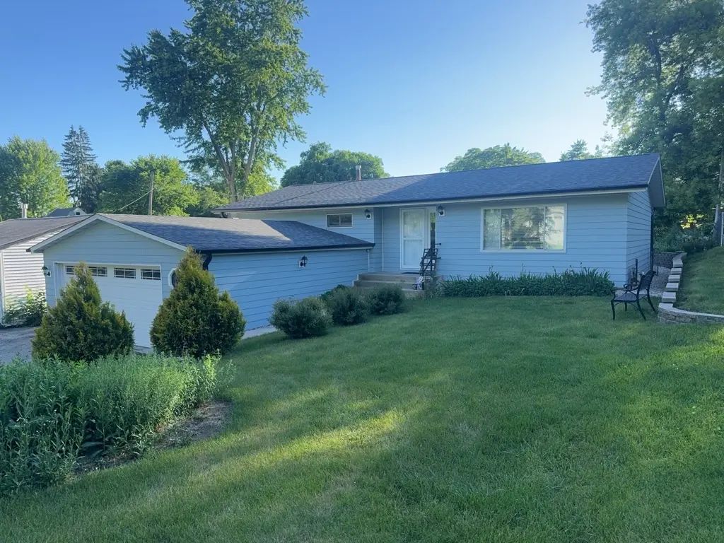 3829 Eastway Drive, Island Lake