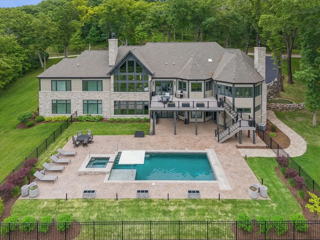 3873 Carlisle Drive, Crystal Lake