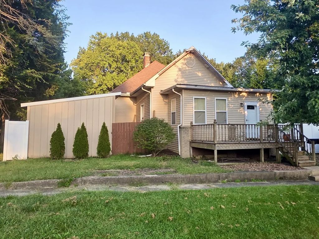 216 S George Street, Clinton