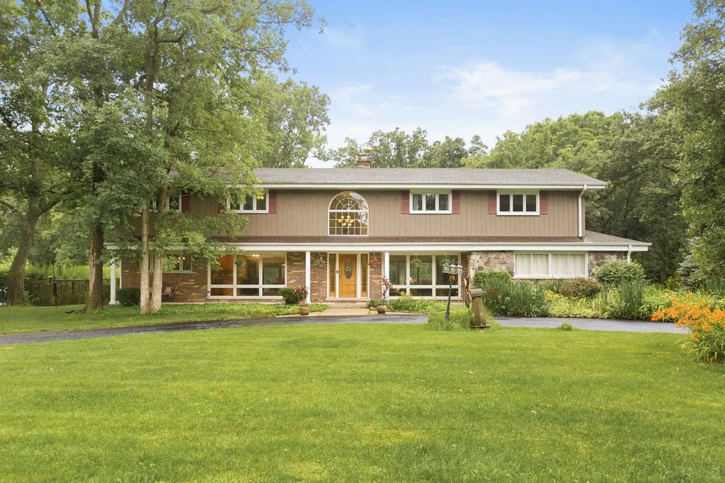 2665 Crestwood Lane, Riverwoods