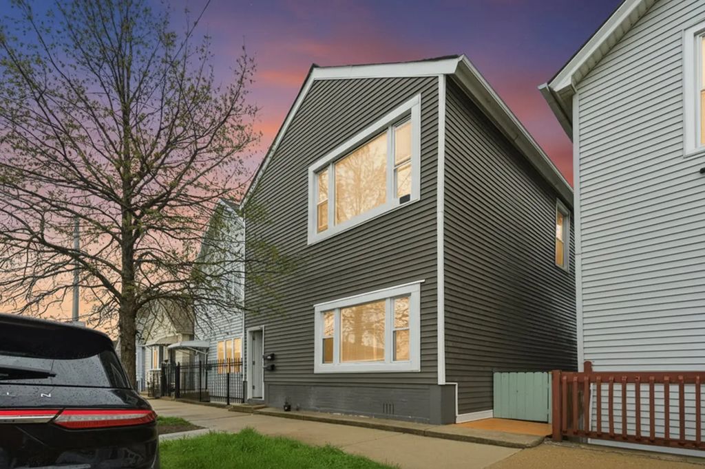 2643 S Hillock Avenue, Chicago