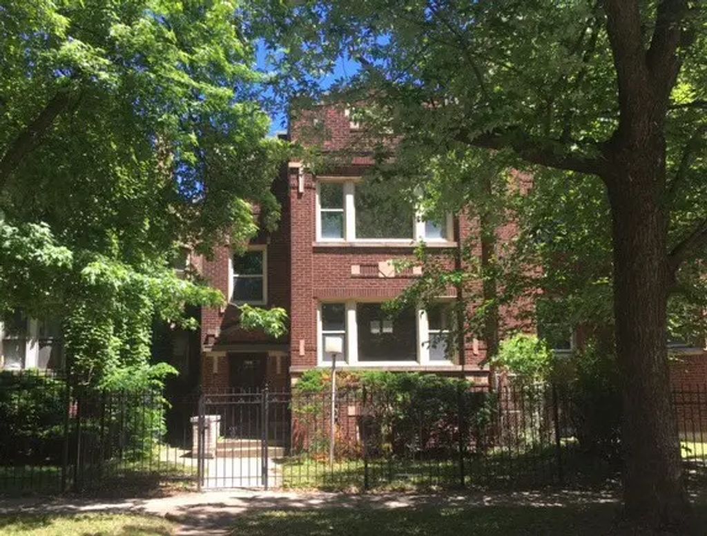 7819 S Bennett Avenue, Chicago
