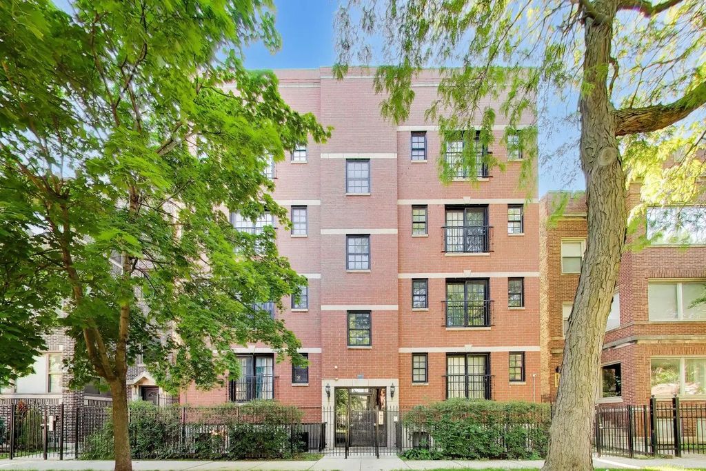 6835 S Cornell Avenue 2s, Chicago