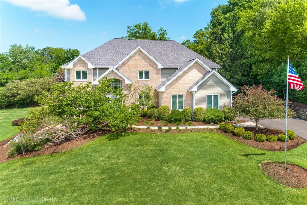 245 Hidden Pond Lane, North Barrington