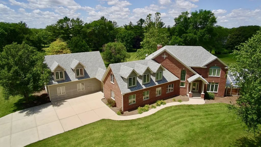 24409 W Park River Lane, Shorewood