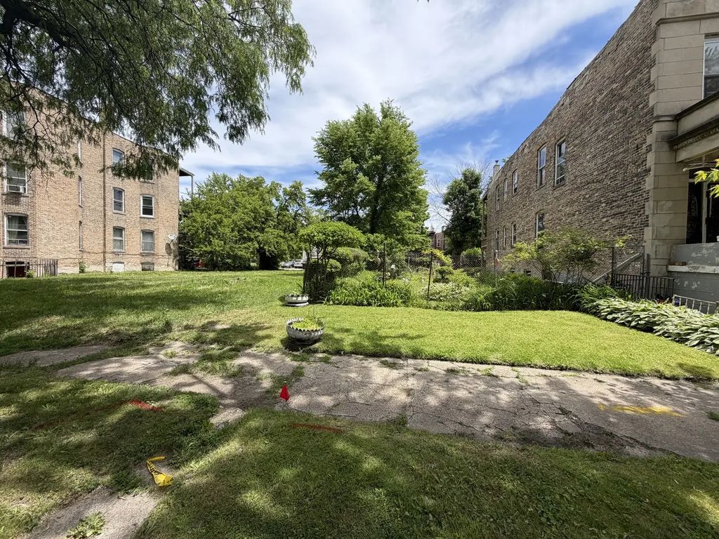 5717 S Peoria Street, Chicago