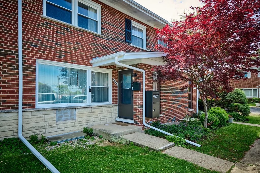 926 N Boxwood Drive B, Mount Prospect
