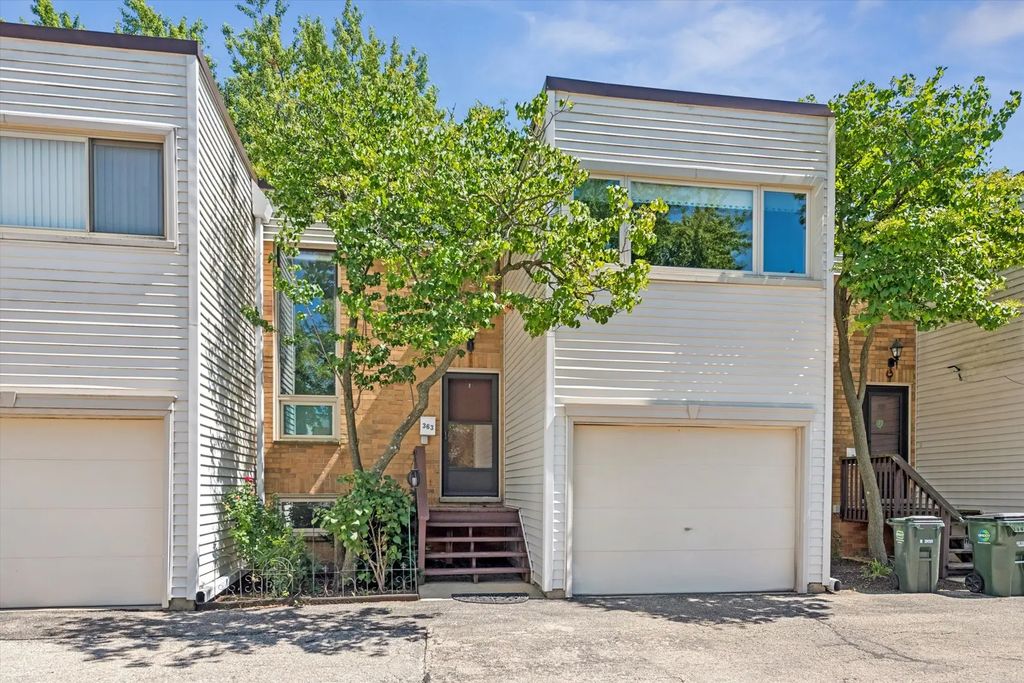 363 Cedar Tree Court 363, Hoffman Estates