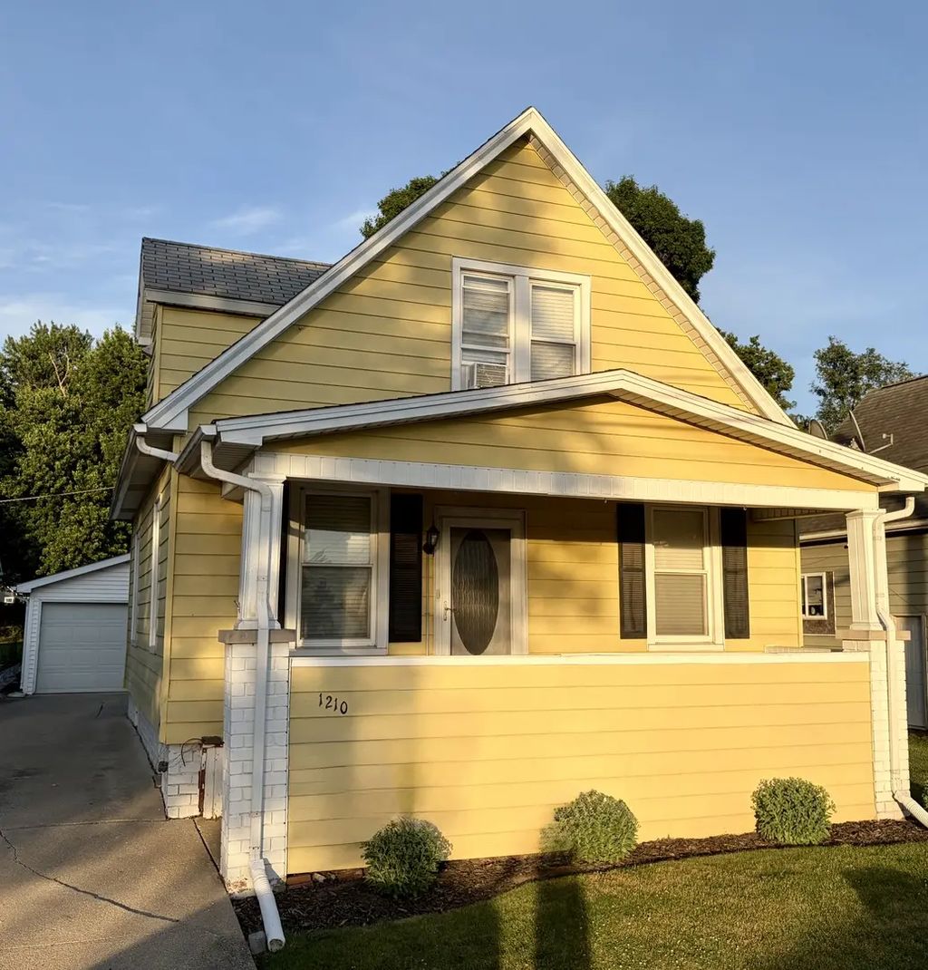 1210 S Oak Street, Bloomington