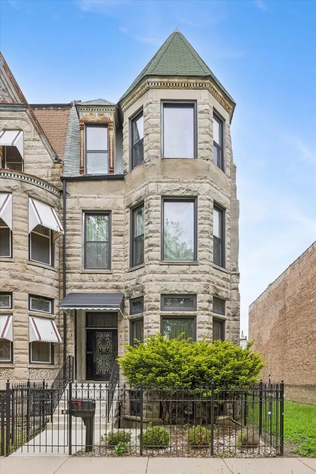 3633 S Giles Avenue, Chicago, 60653