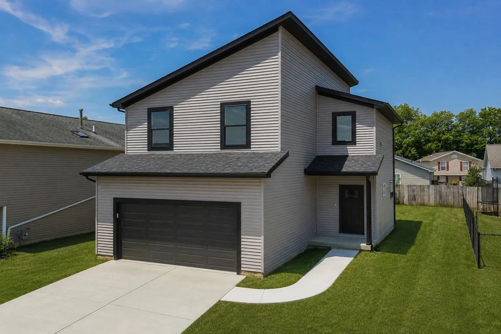 3911 Bluebell Drive, Bloomington