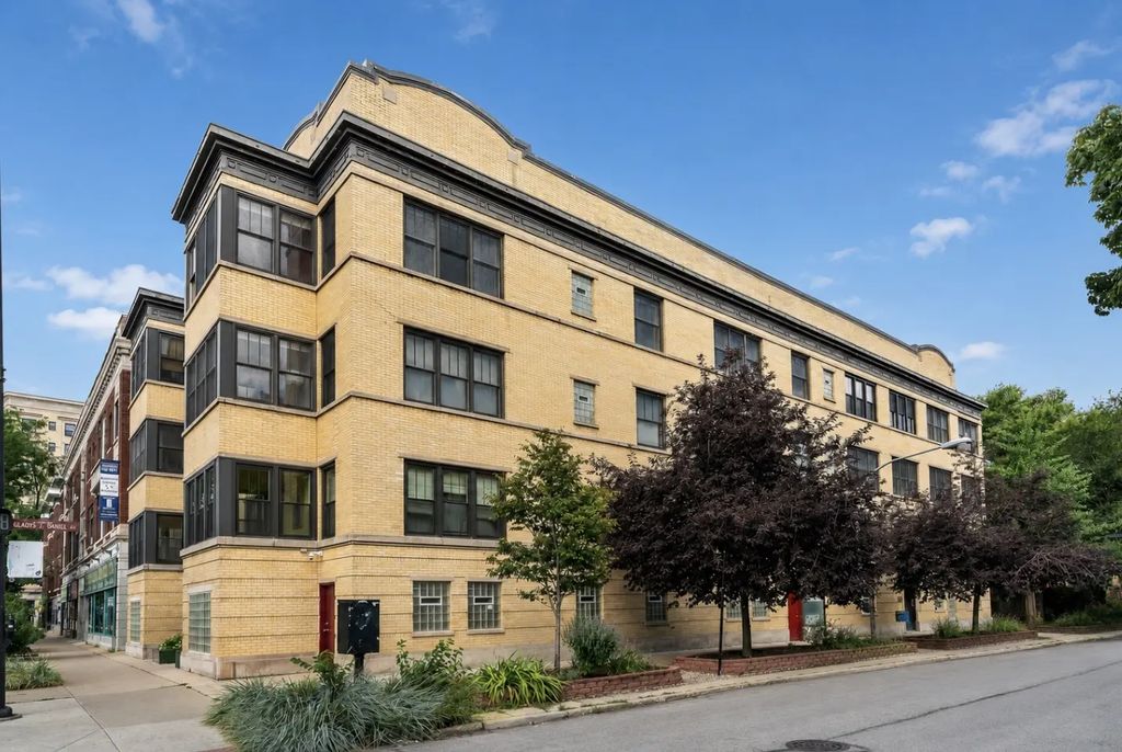 6741 N Sheridan Road 2s, Chicago
