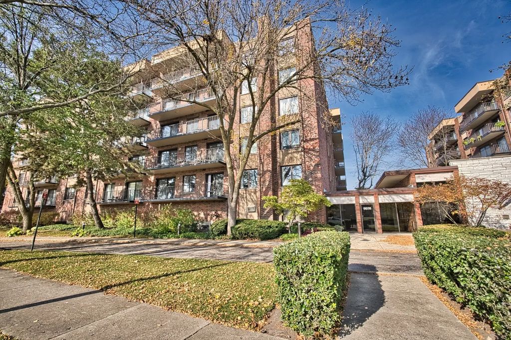 9558 Gross Point Road 201a, Skokie