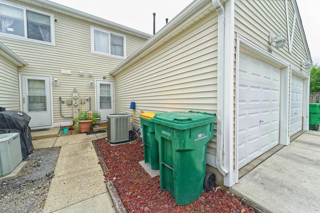 389 Meadow Green Lane 1, Round Lake Beach